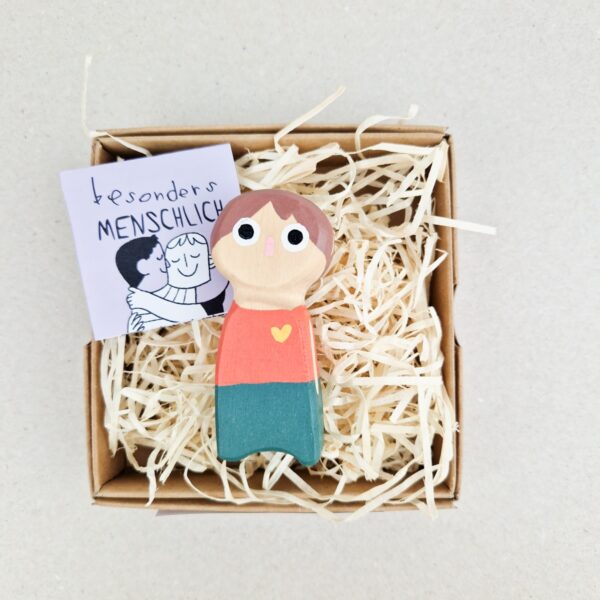 Holzfiguren Menschen - brünette Person - handgemacht, divers, von Besondere Holztiere